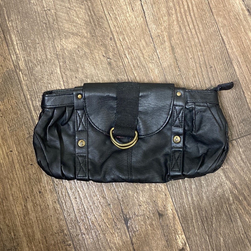 Volcom clutch